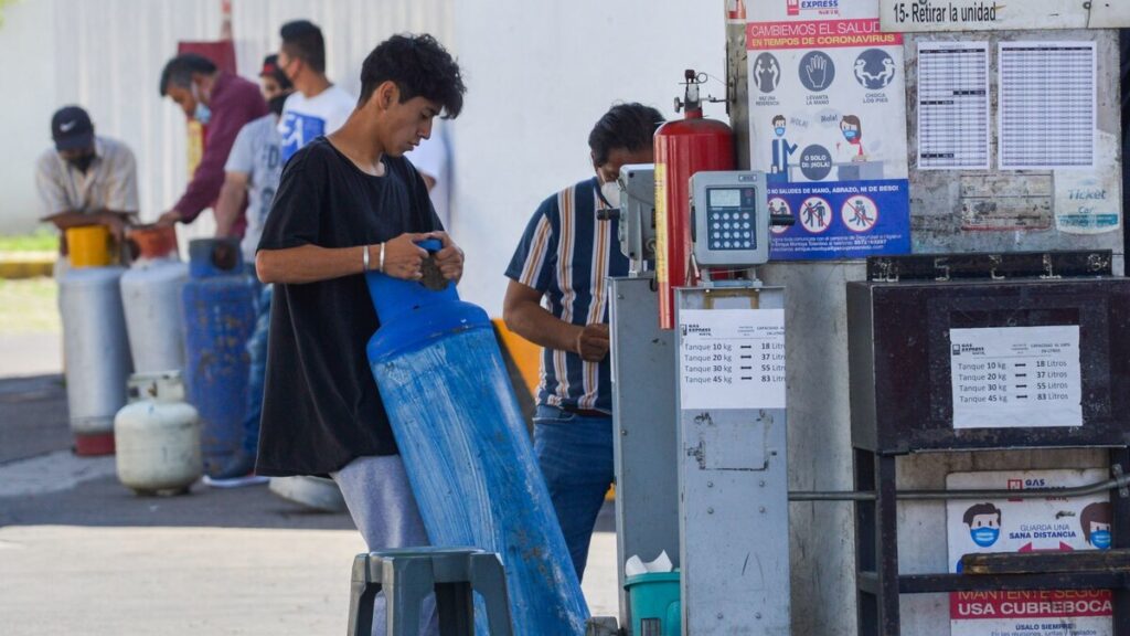 CRE aplica ‘mano dura’ a gaseros al negar 20 permisos para venta al público