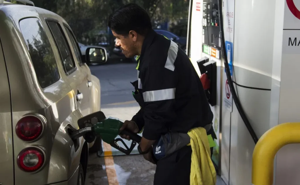 CRE quita hasta 28 años vigencia de permisos para comercialización de autotanque – Debate