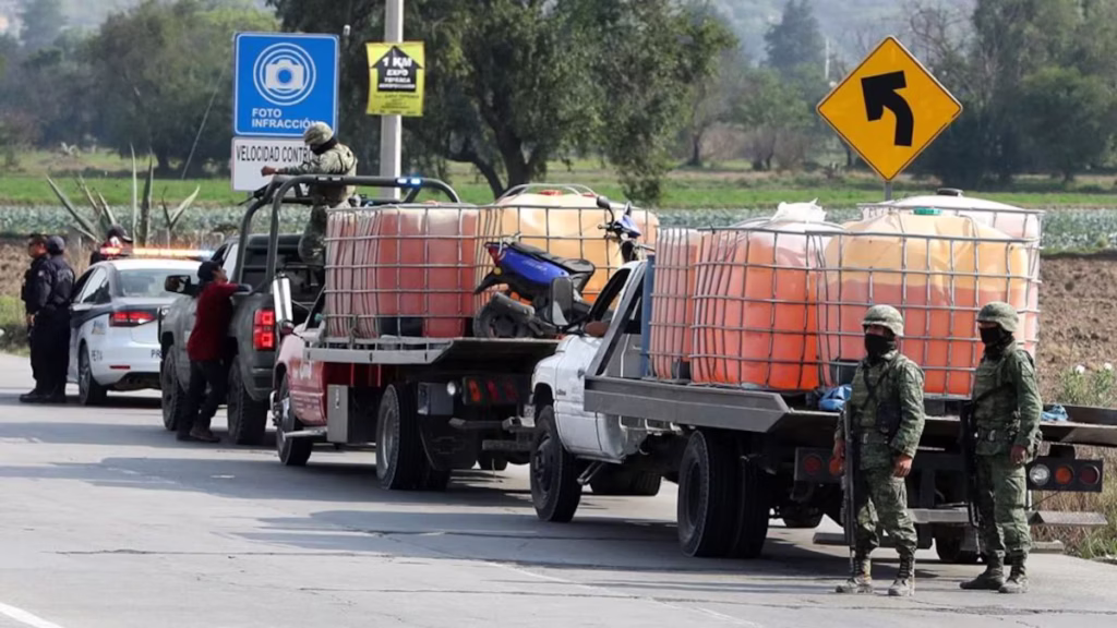 Paga Pemex hasta 20 centavos por cada litro que vende por seguro contra huachicol – El Financiero